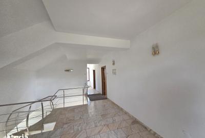 Casă cu 9 camere cu Teren 800 Mp în Prundu