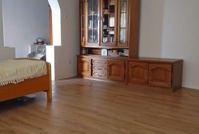 Casă cu 4 camere în Husasău de Criș