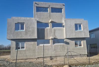 Casă cu 4 camere cu Teren 155 Mp în Central