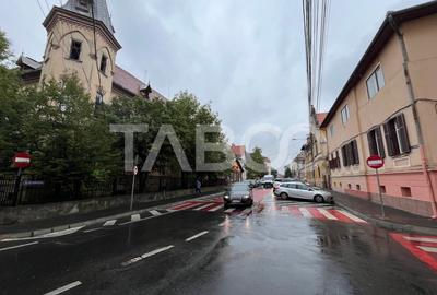 Apartament cu 3 camere semidecomandat, mobilat în Central