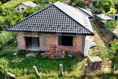 Casă cu 5 camere cu Teren 500 Mp în Central