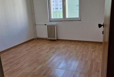 Apartament cu 3 camere decomandat în Dristor