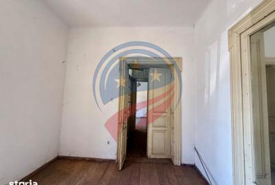 Casă cu 7 camere cu Teren 330 Mp în Central