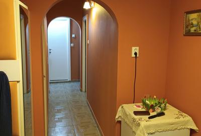 Apartament cu 3 camere decomandat în Postăvari - 8