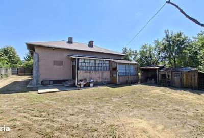 Casă cu 3 camere în Teiu