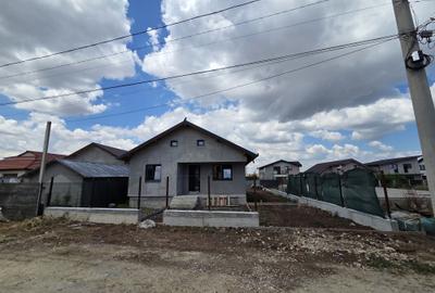 Casă cu 3 camere în Agigea
