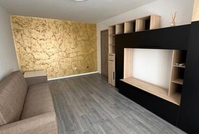 Apartament cu 3 camere în Cetate