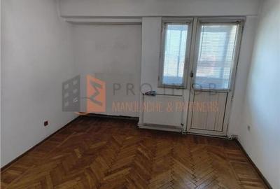 Apartament cu 3 camere decomandat, mobilat în Micro 3 - 2