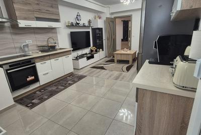 Apartament cu 3 camere în Mioriței