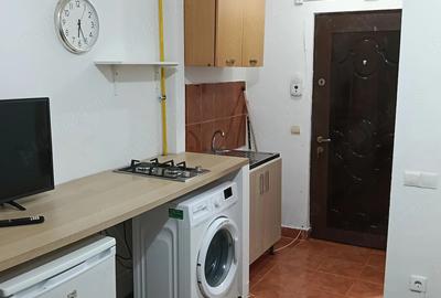 Garsonieră decomandată în Central