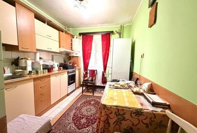 Apartament cu 3 camere decomandat în Între Lacuri