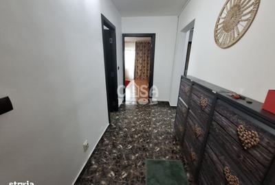 Apartament cu 3 camere în Micro 2