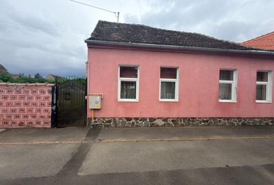 Casă cu 3 camere cu Teren 380 Mp în Dumbrăveni - 1