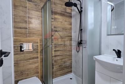 Apartament cu 4 camere decomandat în Dacia