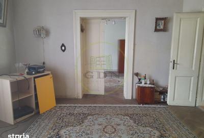 Casă cu 4 camere cu Canalizare în Central - 11