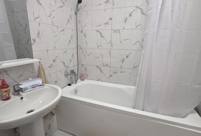 Apartament cu 2 camere decomandat în Roșu
