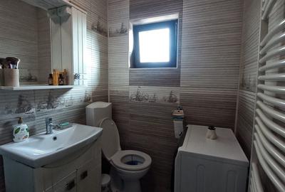 Casă cu 4 camere în Satu Nou