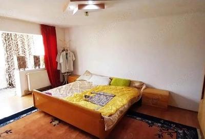 Apartament cu 4 camere decomandat în Central - 1
