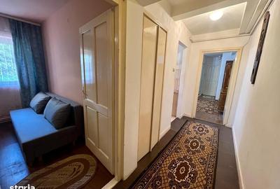 Apartament cu 3 camere decomandat în Cornișa