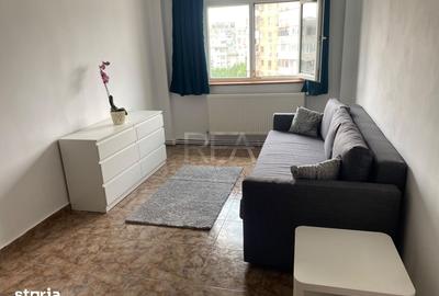 Apartament cu 4 camere semidecomandat în Tineretului
