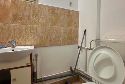 Apartament cu 3 camere semidecomandat în Micro 15