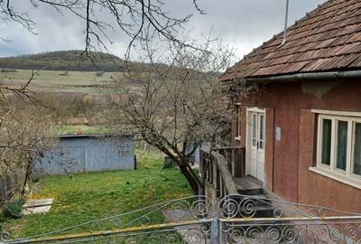 Casă cu 4 camere în Almașu - 8