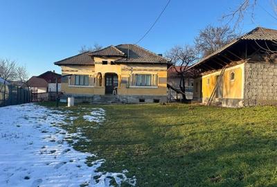 Casă individuală cu 3 camere cu Canalizare în Priboieni