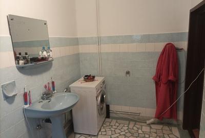 Casă individuală cu 4 camere cu Canalizare în Central - 11