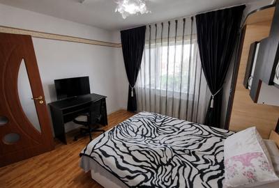Apartament cu 3 camere decomandat în Micro 11