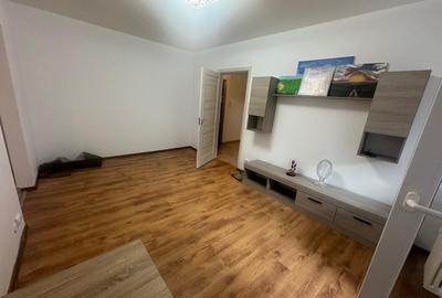 Apartament cu 2 camere semidecomandat, mobilat în Grivița