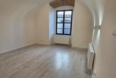 Spațiu comercial, de 74 mp, în Central - 2