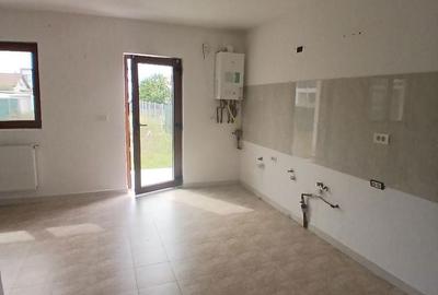 Casă cu 4 camere cu Teren 400 Mp în Dumbrăvița - 2