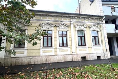 Apartament cu 3 camere semidecomandat în Ultracentral