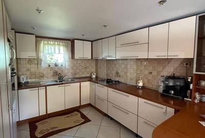 Casă cu 4 camere cu Teren 1000 Mp în Central