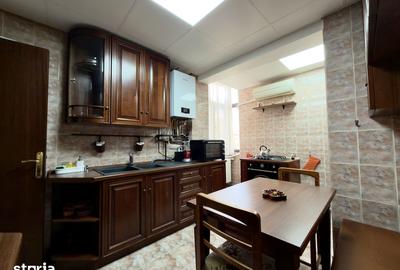 Apartament cu 3 camere semidecomandat în Colentina