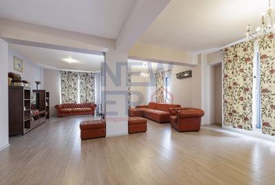 Apartament cu 9 camere decomandat, mobilat în Polonă - 3