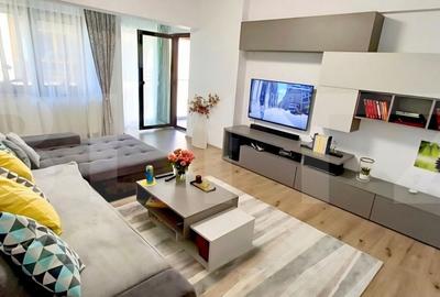 Apartament cu 2 camere decomandat în Tractorul