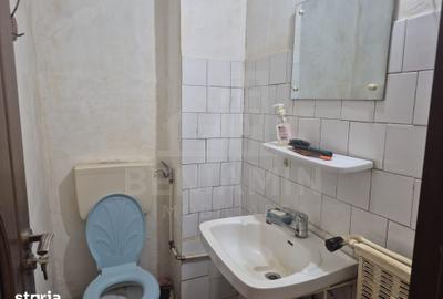 Apartament cu 3 camere decomandat în Sărari