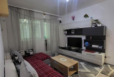 Apartament cu 2 camere semidecomandat în Racova