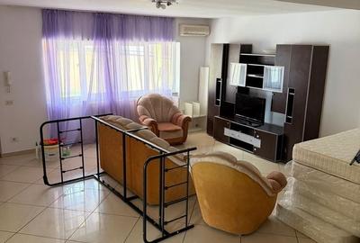 Casă cu 4 camere decomandat în Central