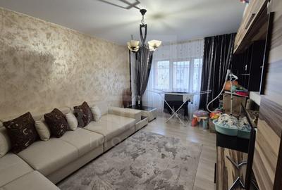 Apartament cu 3 camere decomandat în 1 Mai