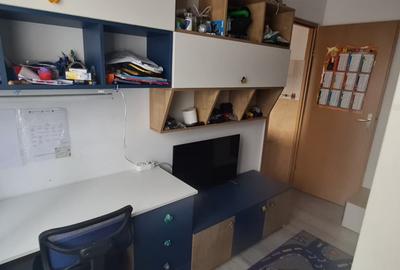 Apartament cu 3 camere decomandat, mobilat în Tractorul - 5
