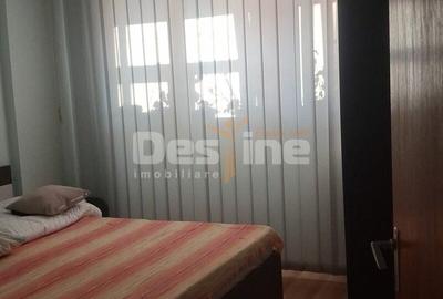 Apartament cu 3 camere decomandat în Drumul Taberei