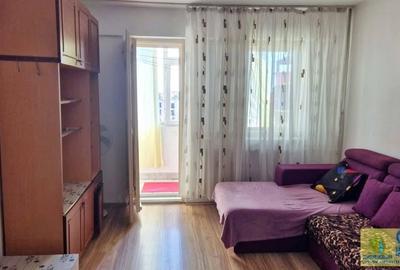 Apartament cu 2 camere decomandat în Casa de Cultură