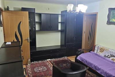 Apartament cu 3 camere decomandat în Crihala
