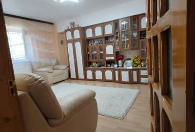Apartament cu 3 camere decomandat în Centrul Civic - 2