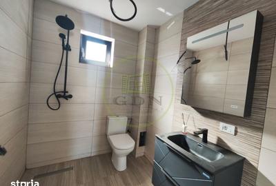 Casă cu 4 camere cu Teren 340 Mp în Malu Mare - 8