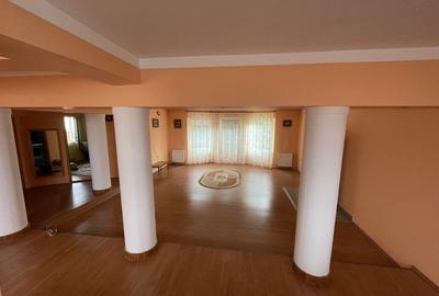 Casă cu 4 camere cu Teren 870 Mp în Central - 2