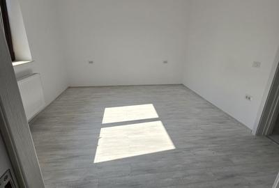 Casă cu 3 camere cu Teren 250 Mp în Central