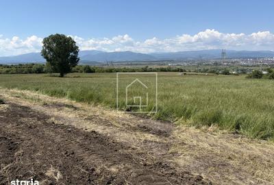 Teren de 4400 mp, în Central - 2